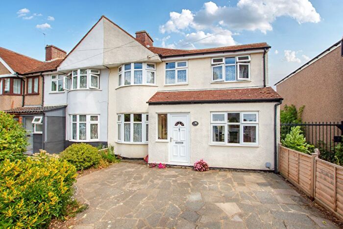 5 Bedroom Terraced House For Sale In Meadow View, Sidcup, DA15