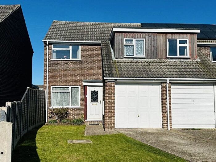 3 Bedroom Semi Detached House For Sale In Browning Close, Thatcham, RG18