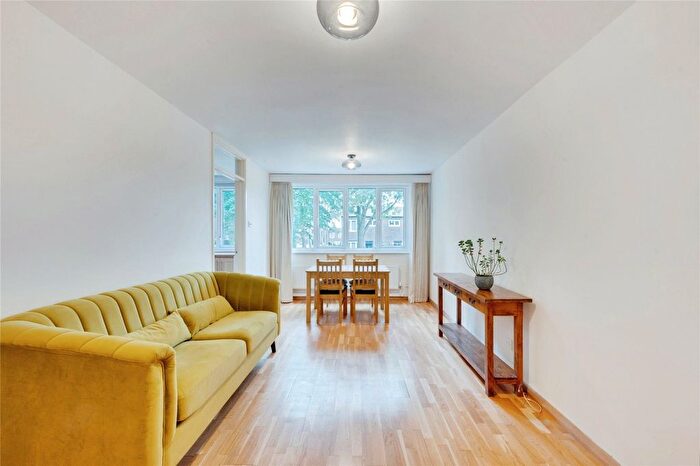 1 Bedroom Flat For Sale In Rockingham Close, London, SW15