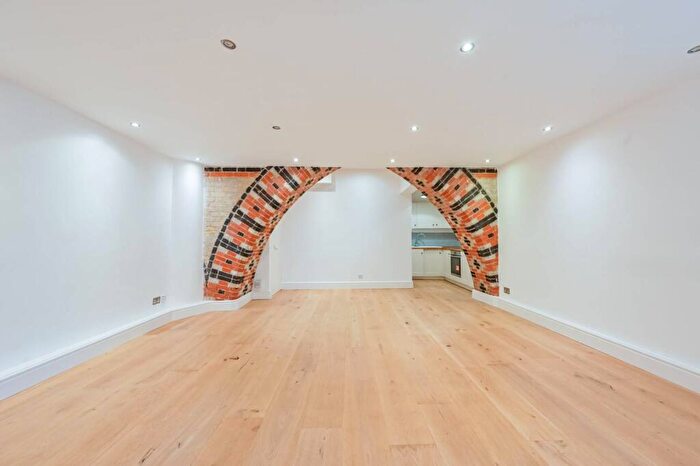 1 Bedroom Flat To Rent In St Leonards Road, Poplar, London, E14