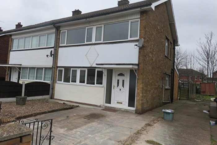 3 Bedroom Semi-Detached House To Rent In Palm Avenue, Armthorpe, Doncaster, DN3