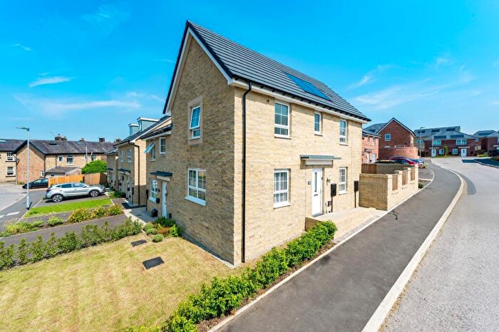 3 Bedroom Semi-Detached House For Sale In Goodshaw Fold, Bury, BL9