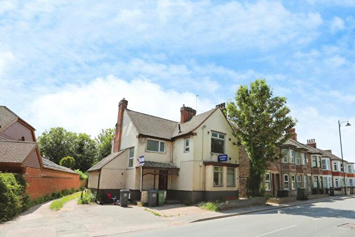2 Bedroom Detached House For Sale In London Road, Greenhithe, Kent, DA9