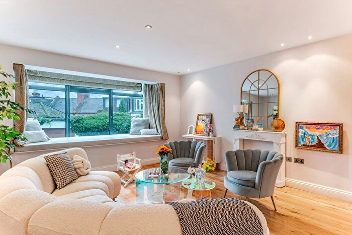 3 Bedroom Maisonette For Sale In Ridge Road, Childs Hill, London, NW2