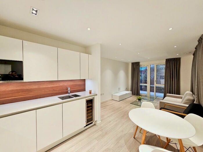 1 Bedroom Flat To Rent In Devan Grove, London, N4