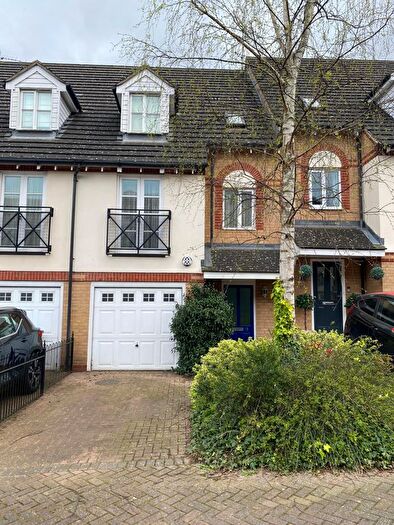 4 Bedroom Terraced House For Sale In Pickard Close, London, N14