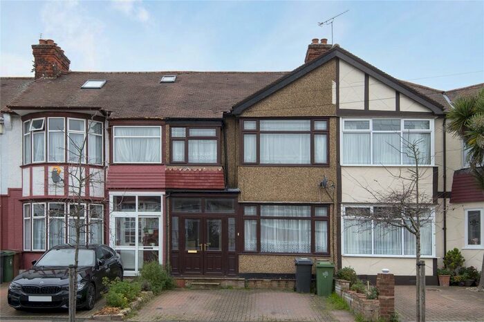 3 Bedroom Terraced House To Rent In Cherrydown Avenue, Chingford, London E4