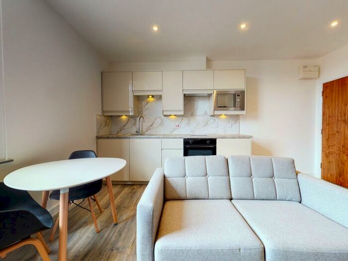 Apartment To Rent In Apt, Hyde Terrace #, LS2