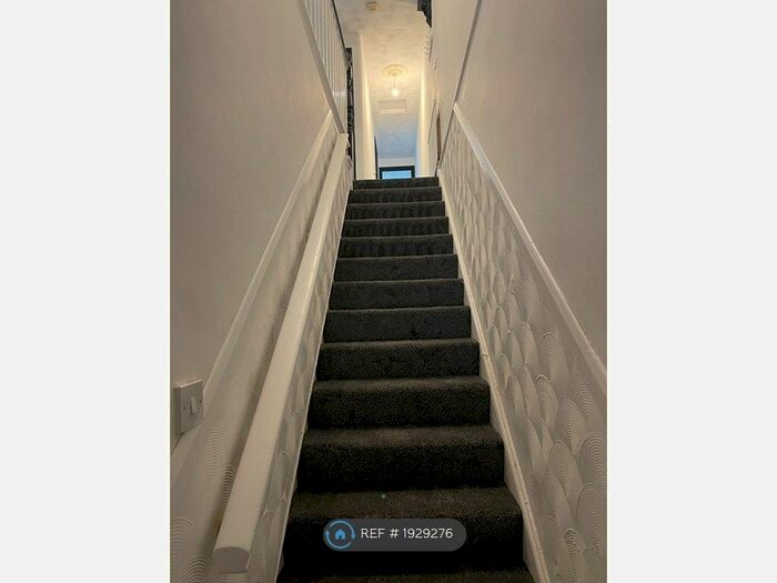 3 Bedroom Flat To Rent In Cobham Road, Westcliff-On-Sea, SS0