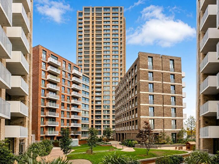 3 Bedroom Flat To Rent In Lakeside Drive, Baronet House, NW10