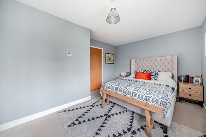1 Bedroom Flat For Sale In Limerick Close, Balham, London, SW12