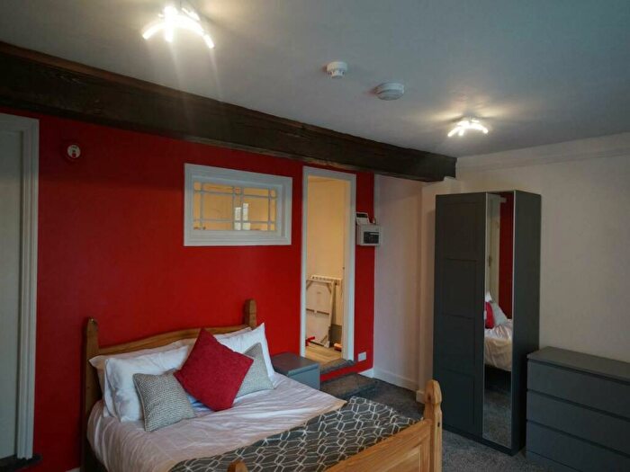 1 Bedroom Apartment To Rent In The Crescent, Bangor, LL57