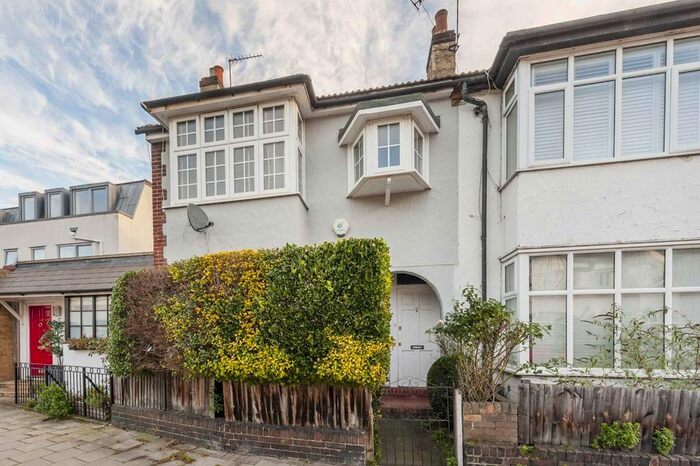 2 Bedroom Flat To Rent In Edgeley Road, London, SW4