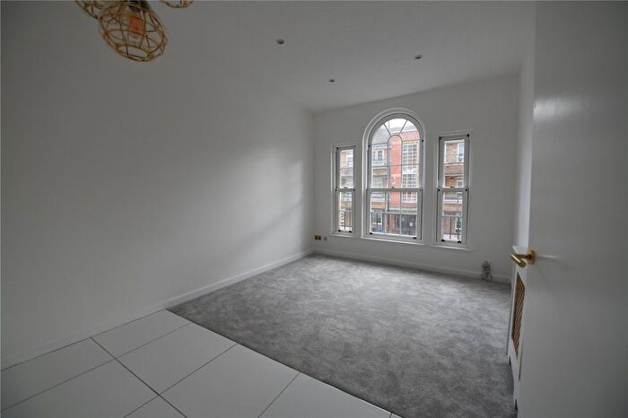 1 Bedroom Flat To Rent In Elizabeth Square, London, SE16