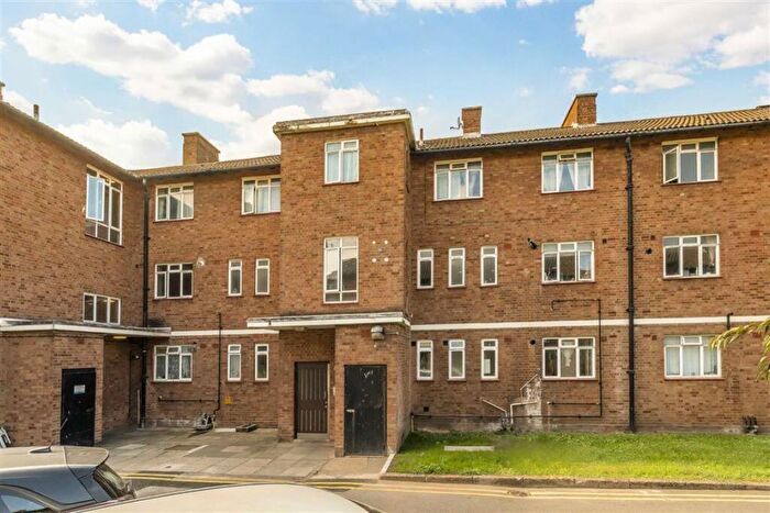 2 Bedroom Flat For Sale In Beaconsfield Road, Walworth, SE17