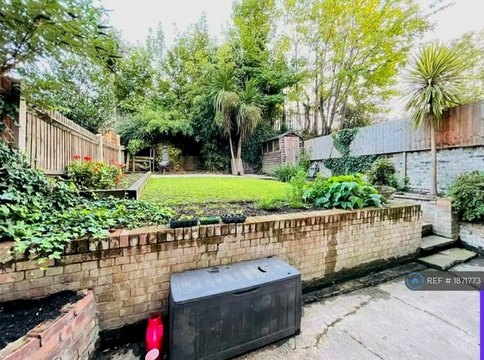 2 Bedroom Flat To Rent In Queenspark, London, NW6