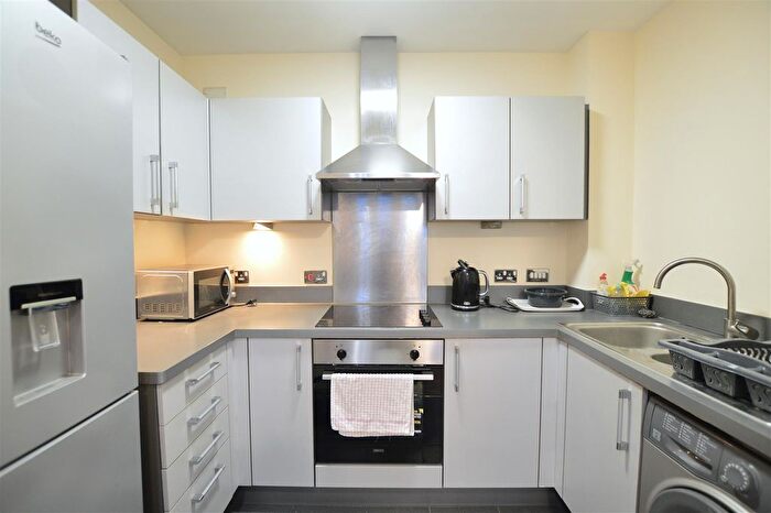 2 Bedroom Flat To Rent In Aspects Court, Slough, SL1