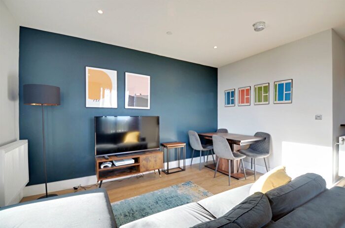 1 Bedroom Flat For Sale In Greyhound Parade, London, SW17