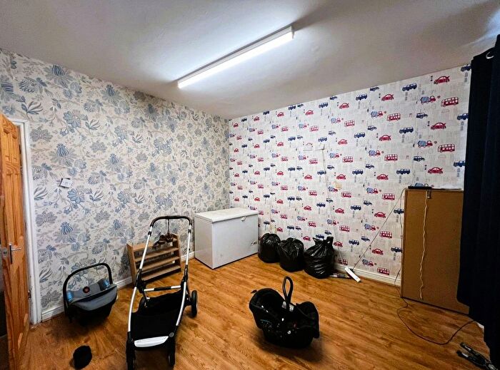 3 Bedroom End Terrace House To Rent In Dalkeith Street, Walsall, WS2