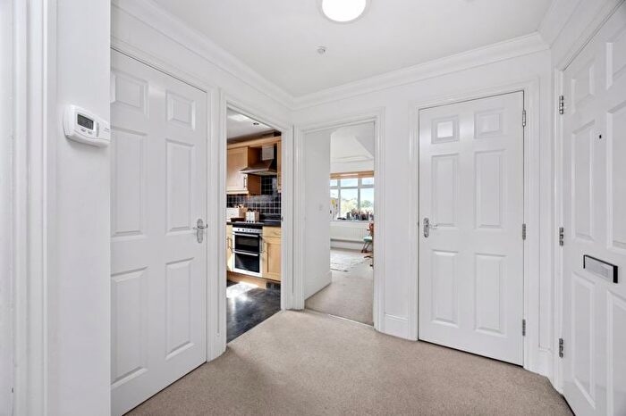 2 Bedroom Flat For Sale In Forest Road, Effingham Junction, Leatherhead, KT24