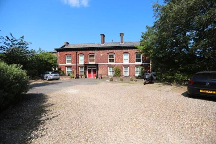 3 Bedroom Flat For Sale In Stand Lane, Radcliffe, M26