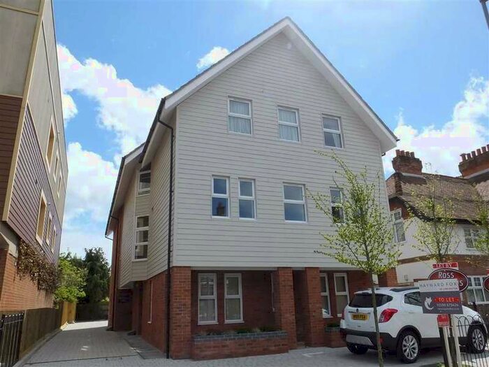 2 Bedroom Flat To Rent In Peel House, 409 Lymington Road, Highcliffe, BH23