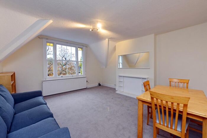 2 Bedroom Flat To Rent In Priory Road, South Hampstead, London, NW6