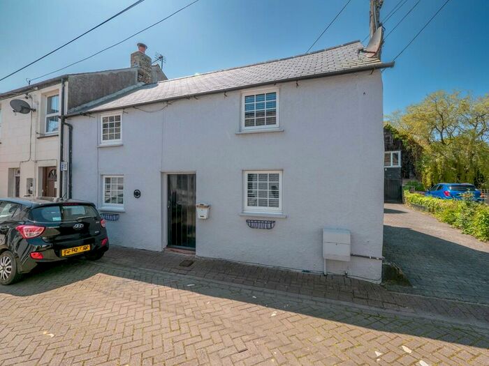 2 Bedroom End Of Terrace House To Rent In Corner Gardens, Stratton, EX23