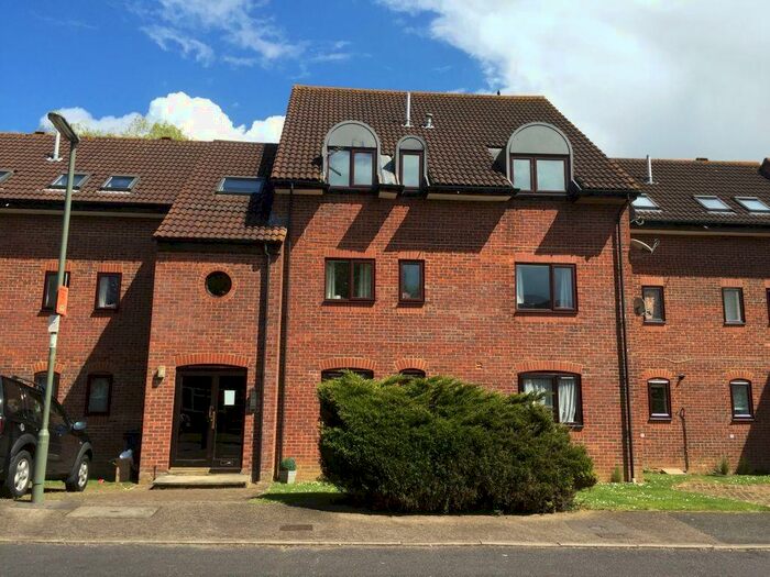 1 Bedroom Flat To Rent In Killicks, Cranleigh, Surrey, GU6