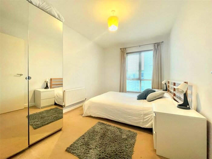 2 Bedroom Apartment To Rent In Gweal Avenue, Reading, Berkshire, RG2