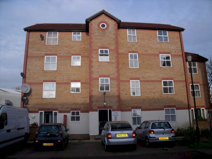 1 Bedroom Flat To Rent In Appleton Square, Mitcham, CR4
