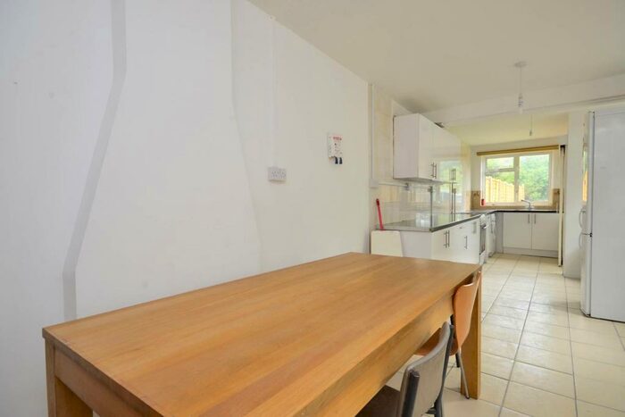 6 Bedroom Terraced House To Rent In Chestnut Grove, Balham, London, SW12