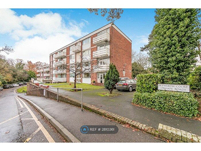 2 Bedroom Flat To Rent In Petworth Court, Reading, RG1