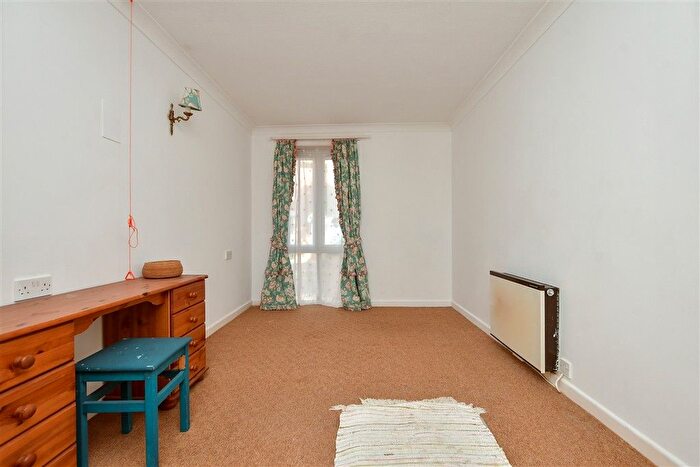 1 Bedroom Flat For Sale In Knotts Lane, Canterbury, Kent, CT1