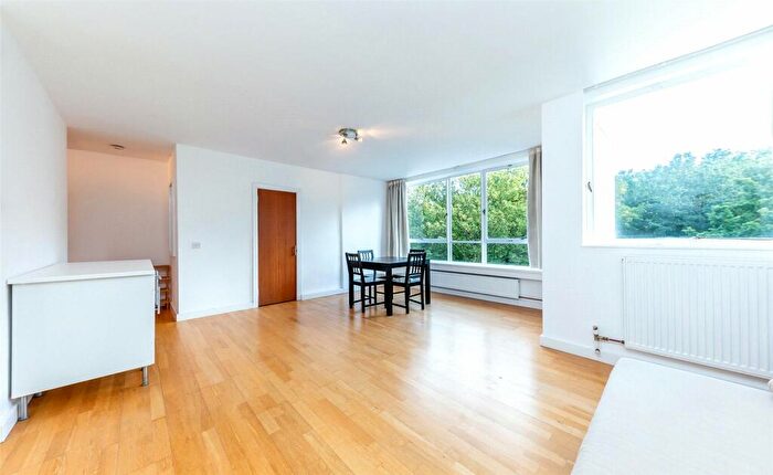 Apartment To Rent In Avenue Road, N6