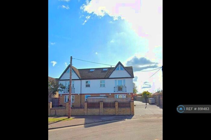 2 Bedroom Flat To Rent In Millennium Court, Cheshunt, Waltham Cross, EN8