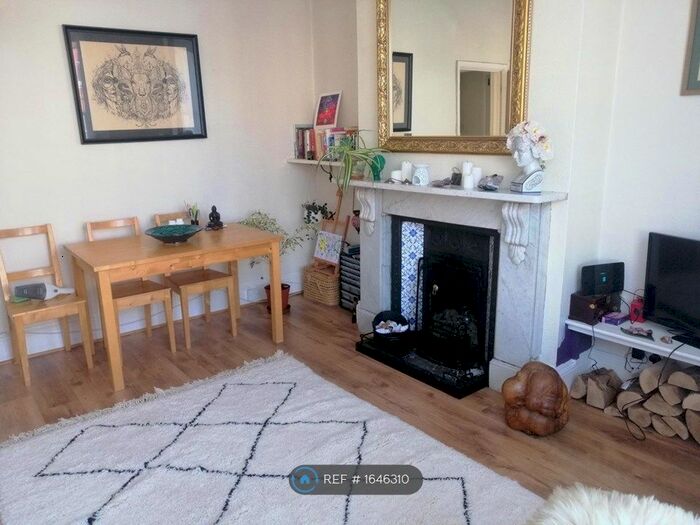 1 Bedroom Flat To Rent In De Montfort Road, Brighton, BN2