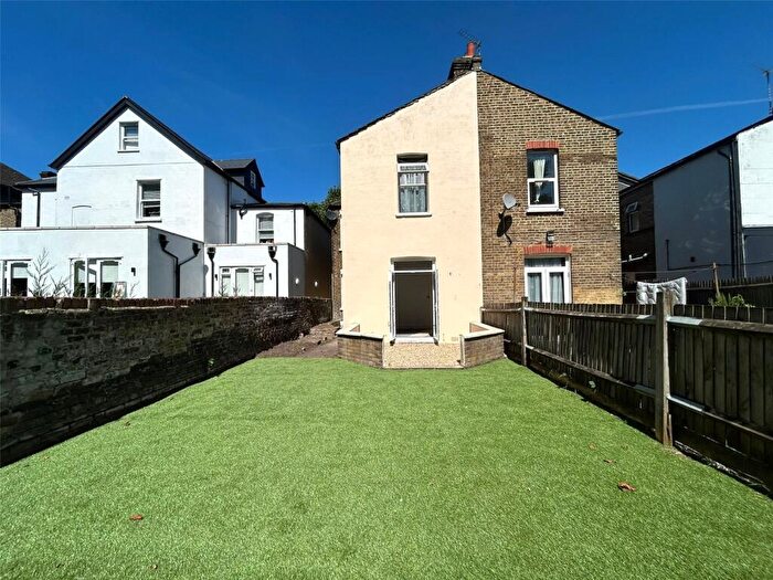 2 Bedroom Flat For Sale In Brownhill Road, Catford, London, SE6