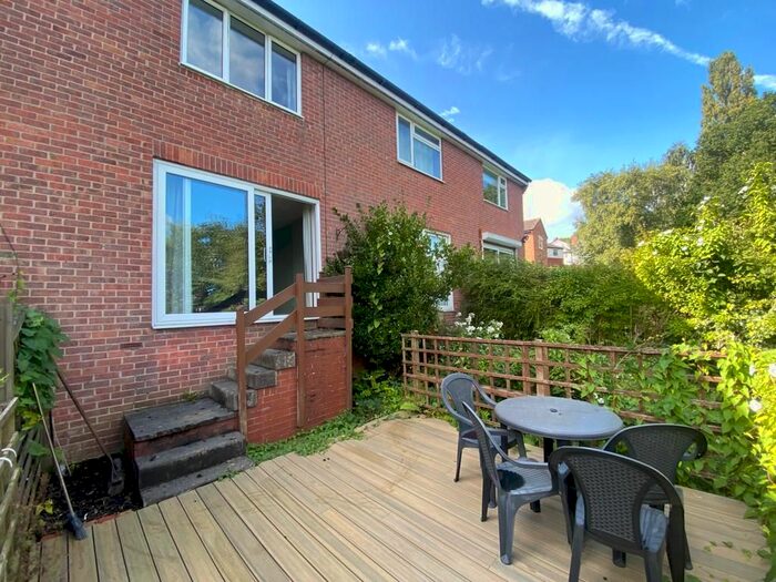 2 Bedroom Property To Rent In Sandfield Garth, Headingley, Leeds, LS6