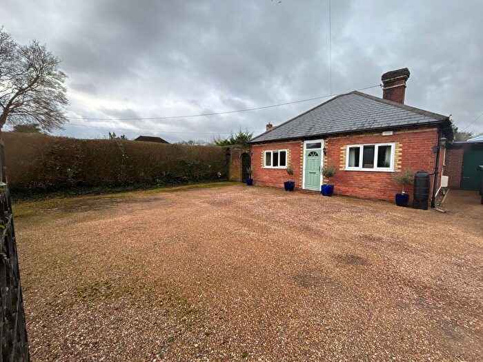 4 Bedroom Bungalow For Sale In Staplehurst, Kent, TN12