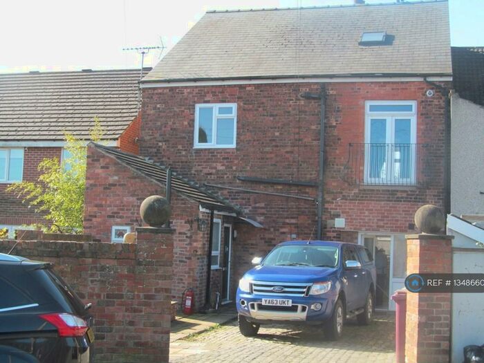 3 Bedroom Flat To Rent In Shirland, Alfreton, DE55