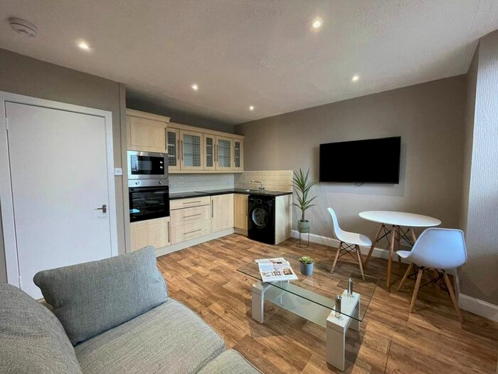 1 Bedroom Flat To Rent In Mains Road, Dundee, DD3