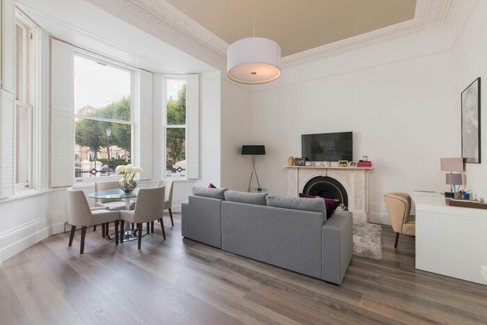 1 Bedroom Flat To Rent In Redcliffe Square, Earls Court, SW10