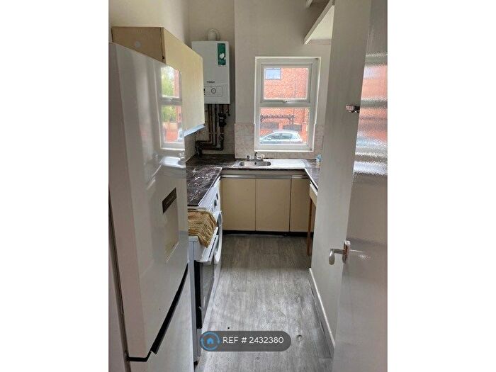 1 Bedroom Flat To Rent In Edge Lane, Manchester, M21