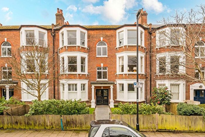 2 Bedroom Flat To Rent In Bonneville Gardens, Clapham, SW4