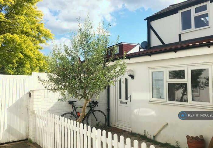 2 Bedroom Detached House To Rent In Livingstone Road, Thornton Heath, CR7