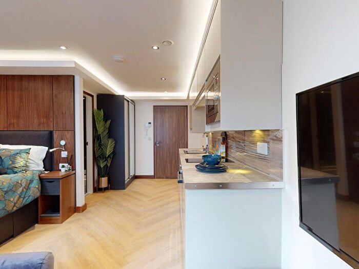 Apartment To Rent In Apt, Live Oasis Piccadilly #, M1