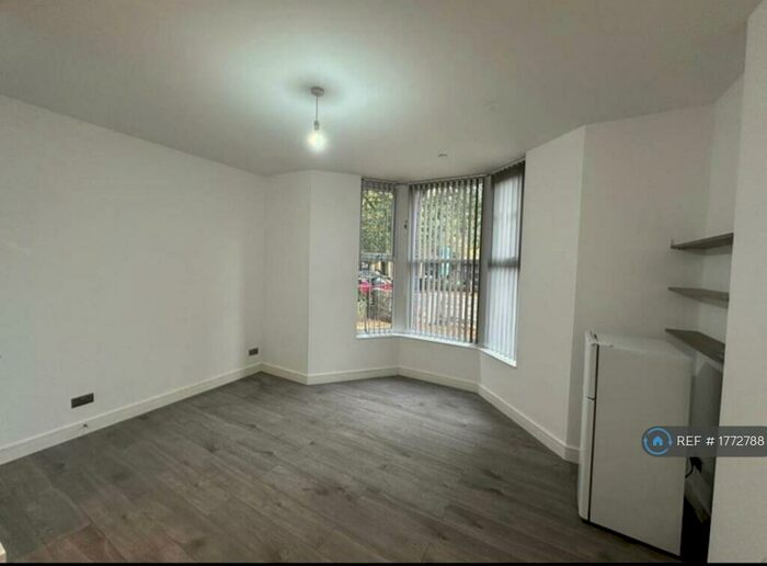 1 Bedroom Flat To Rent In Stacey Road, Cardiff, CF24