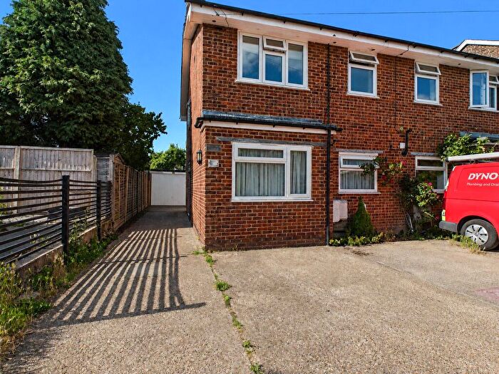 1 Bedroom Maisonette To Rent In Endsleigh House, Endsleigh Road, Merstham, Redhill, RH1