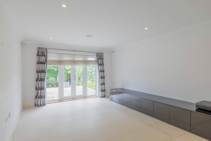 6 Bedroom Detached House To Rent In Bramley Close, Mill Hill, London, NW7